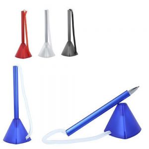 Bolígrafo con resorte plástico y base adhesiva que permite fijarse a superficie plana.